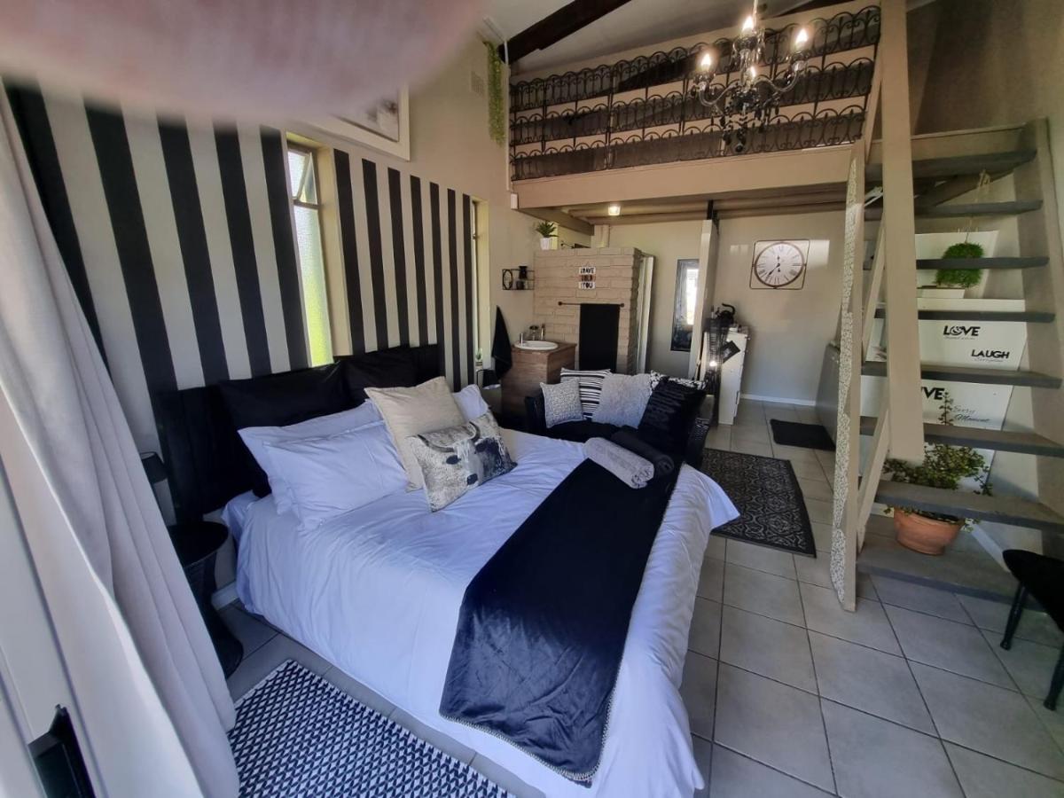 Angel 8 Airbnb Apartment 2 Robertson Esterno foto