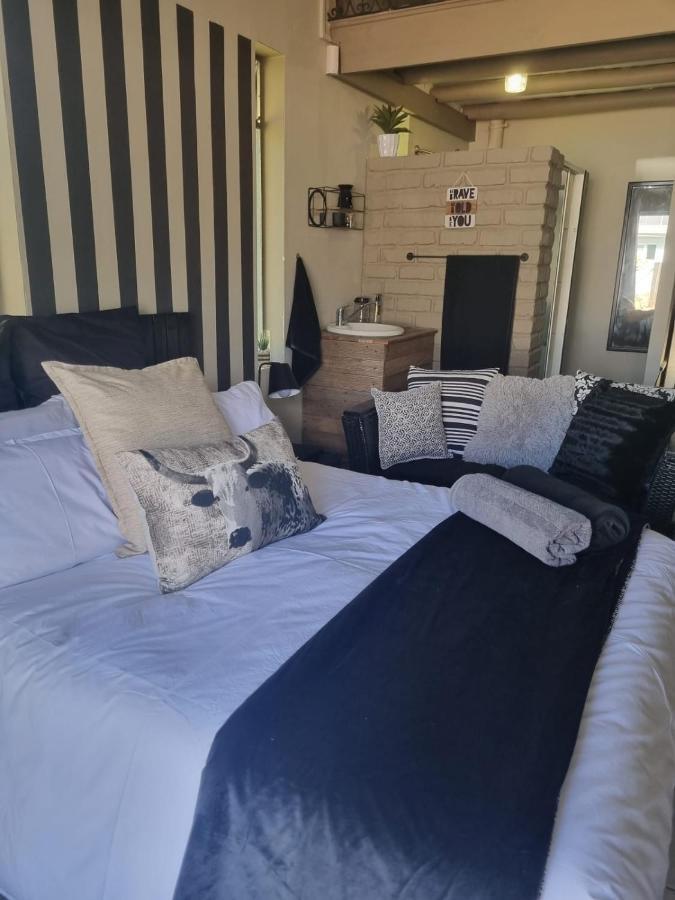 Angel 8 Airbnb Apartment 2 Robertson Esterno foto