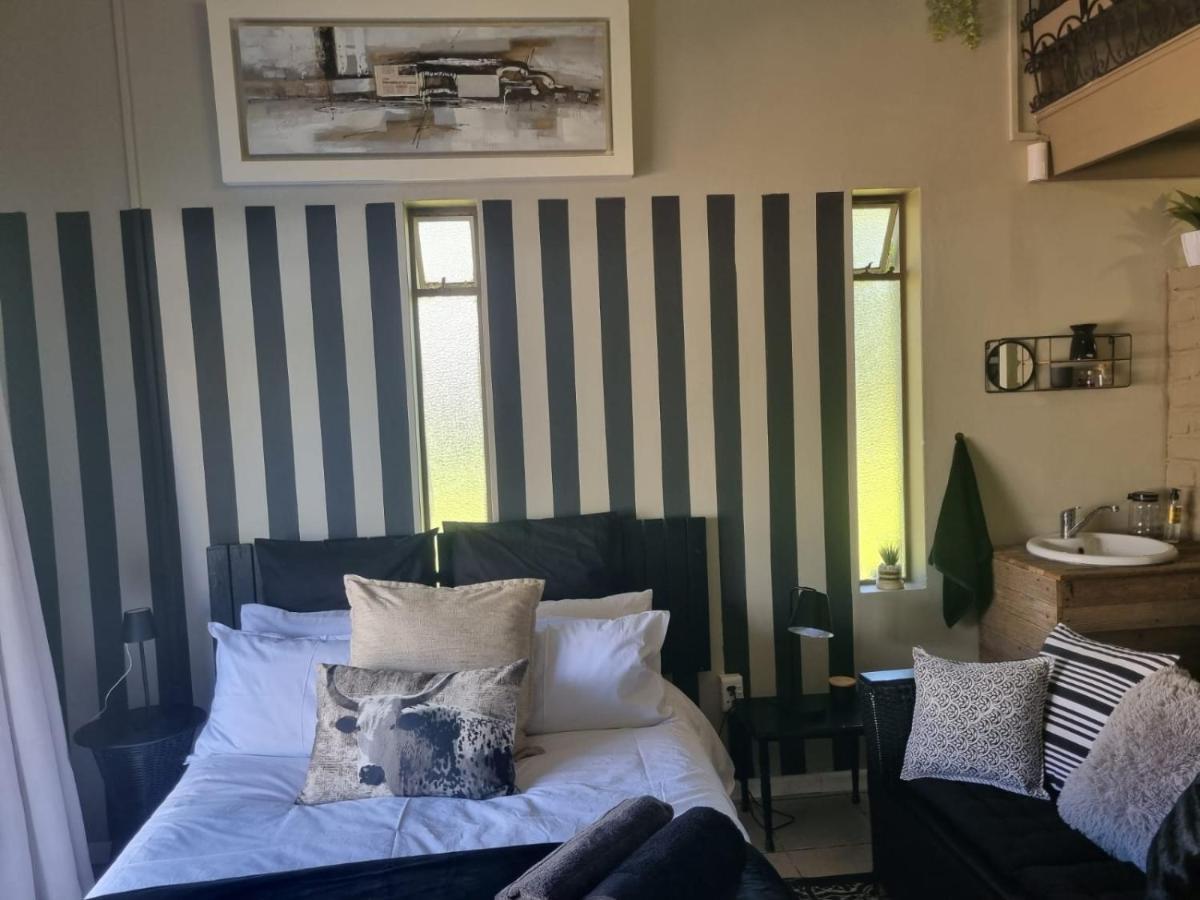 Angel 8 Airbnb Apartment 2 Robertson Esterno foto