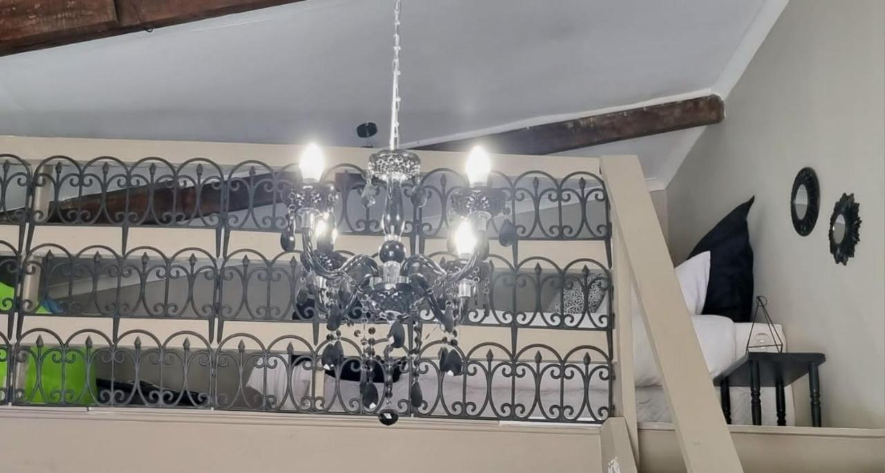 Angel 8 Airbnb Apartment 2 Robertson Esterno foto