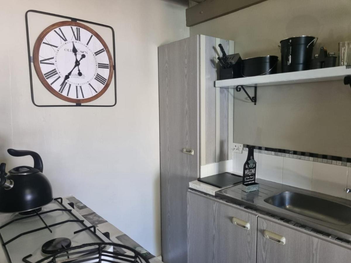 Angel 8 Airbnb Apartment 2 Robertson Esterno foto