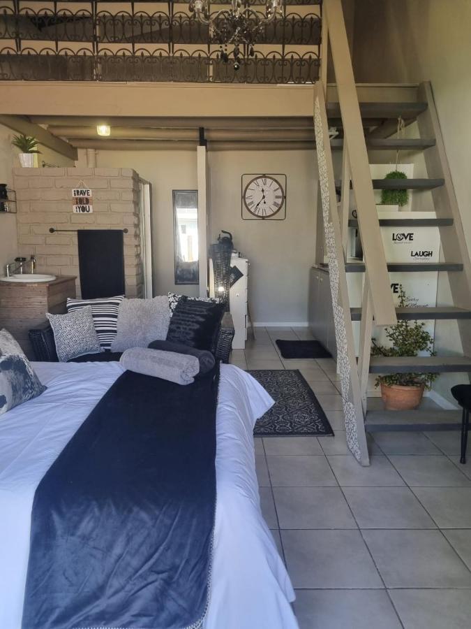 Angel 8 Airbnb Apartment 2 Robertson Esterno foto